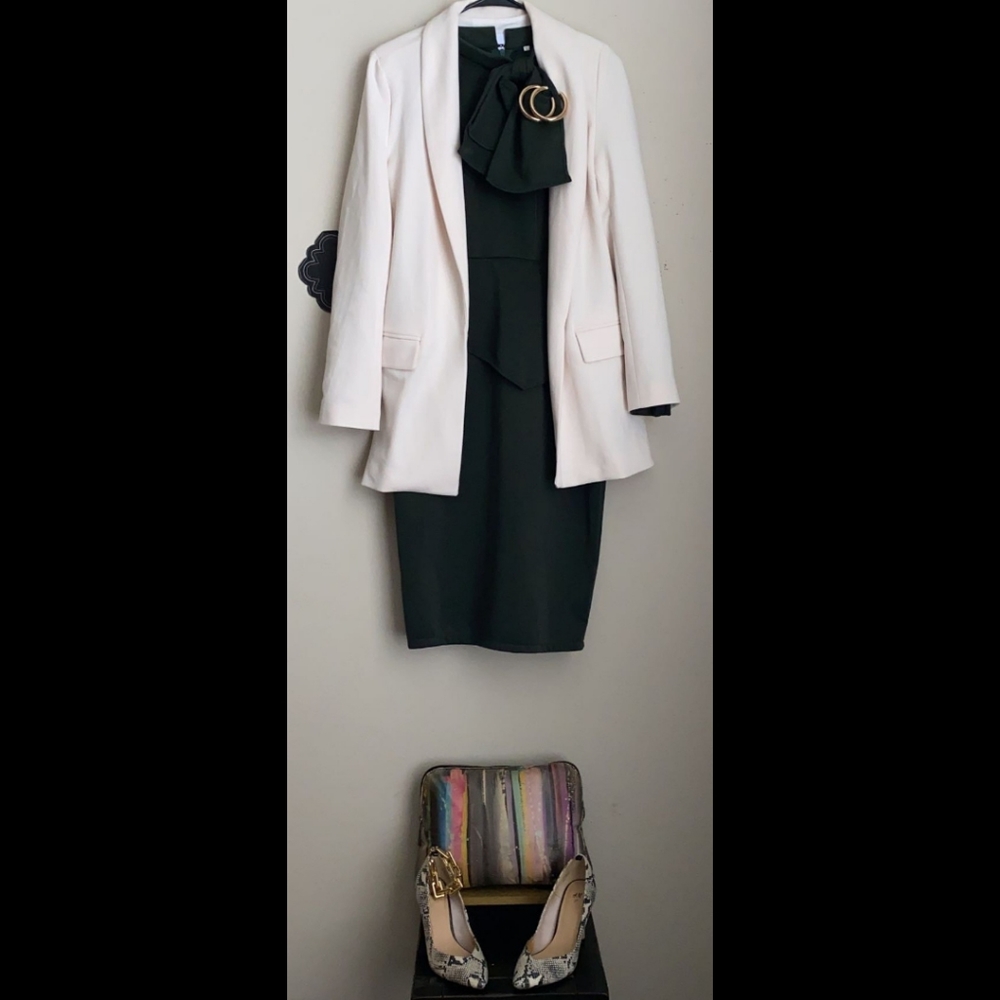 🆕️ LISTING!! BNWOT PUSSYBOW MOCK NECK ASYMMETRICAL PEPLUM PENCIL DRESS - Picture 7 of 12